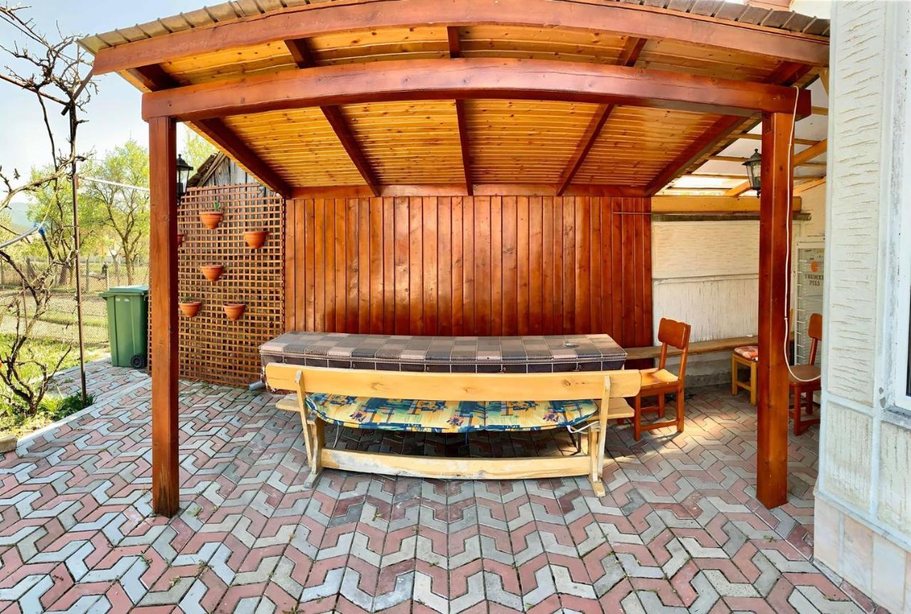 Casa Debora Hotel Hateg Exterior photo